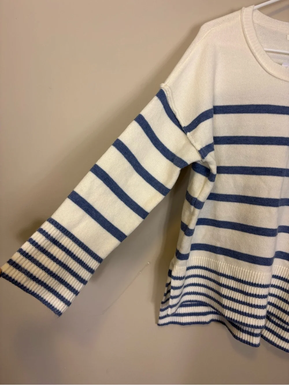 Maurices White & Blue Striped Crewneck Pullover Sweater Women’s Medium Oversized
